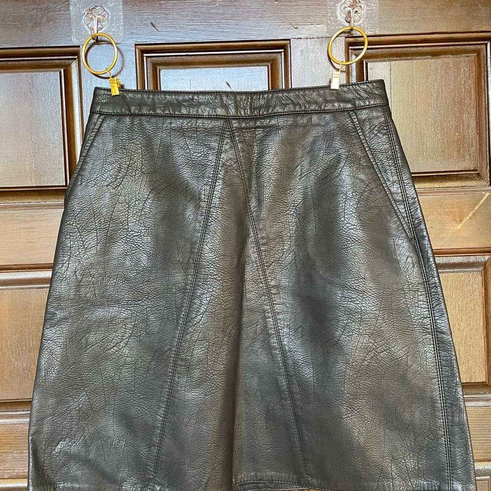 Zara Ladies black Faux Leather pleather mini skirt Sz XS